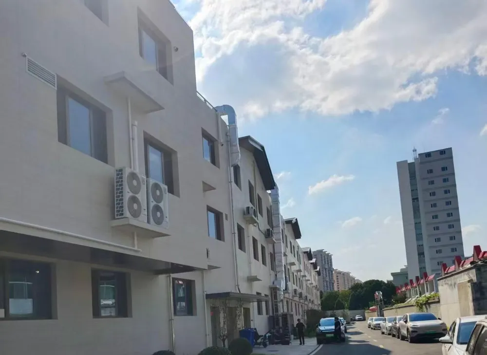 Apakah yang Menjadikan Jubin Porselin Berwajah Travertine Ideal Untuk Projek Plaza Komersial Berskala Besar?